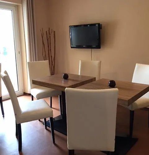 לינה וארוחת בוקר Wagner 3*